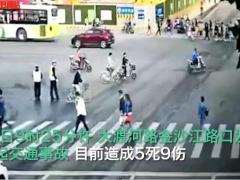 配套视频5死9伤上海发生一起交通事故现场.rar