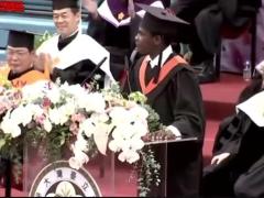 视频演讲他的国家是最贫穷的国家之一.rar