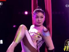 激励视频杂技演员支雅南重回舞台演绎梨花恋太励志了.rar