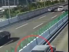 配套视频小鹏P7高速追尾致人死亡.zip