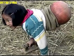 视频无腿女孩钱红艳靠篮球走路屡夺游泳冠军.rar