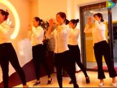 视频晨操激情带动one more try.rar