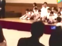 励志视频一段日本幼儿园小朋友挑战10段跳箱.rar